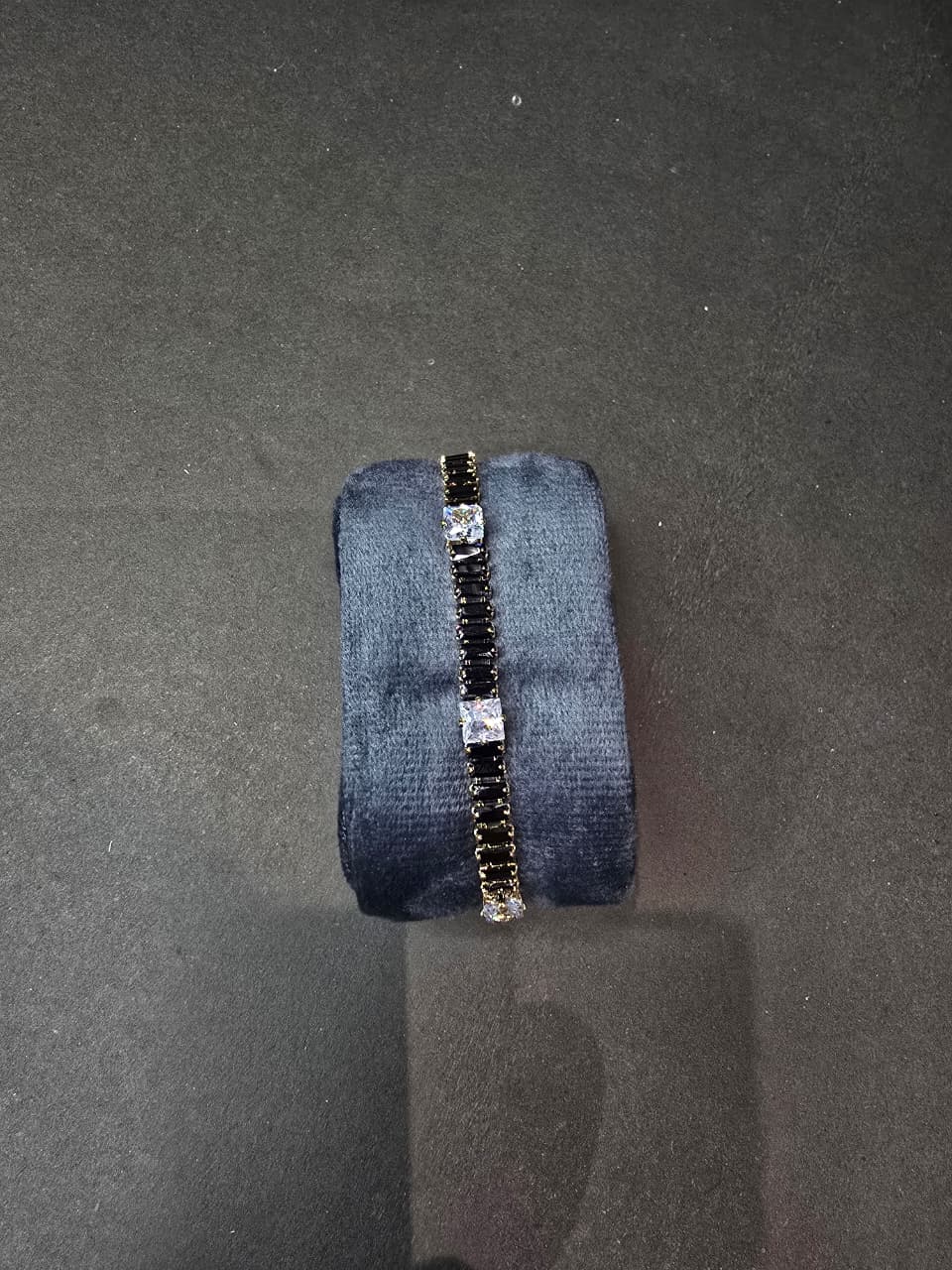 Black Bracelet for Girls – Stylish Trendy Fashion Accessory