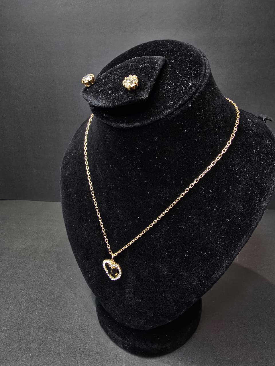 Golden Necklace & Earring Set – Elegant Bridal & Party Jewelry