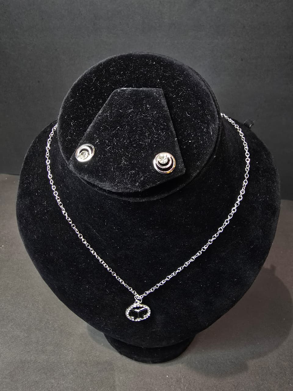 Elegant Necklace & Earring Set – Timeless Jewelry for Every Occasion