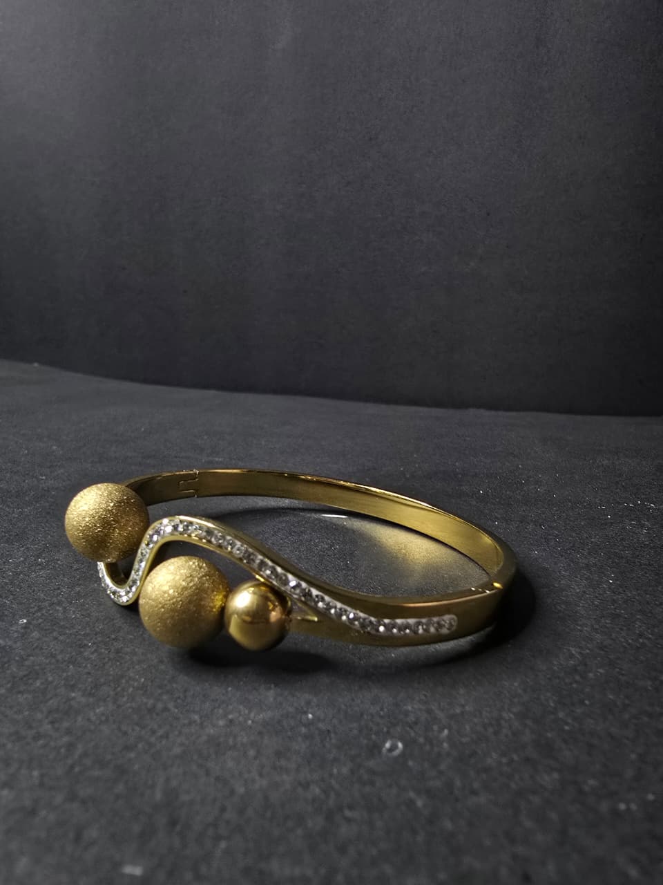Golden Bracelet for Girls – Elegant Stylish Jewelry for Daily Wear & Parties