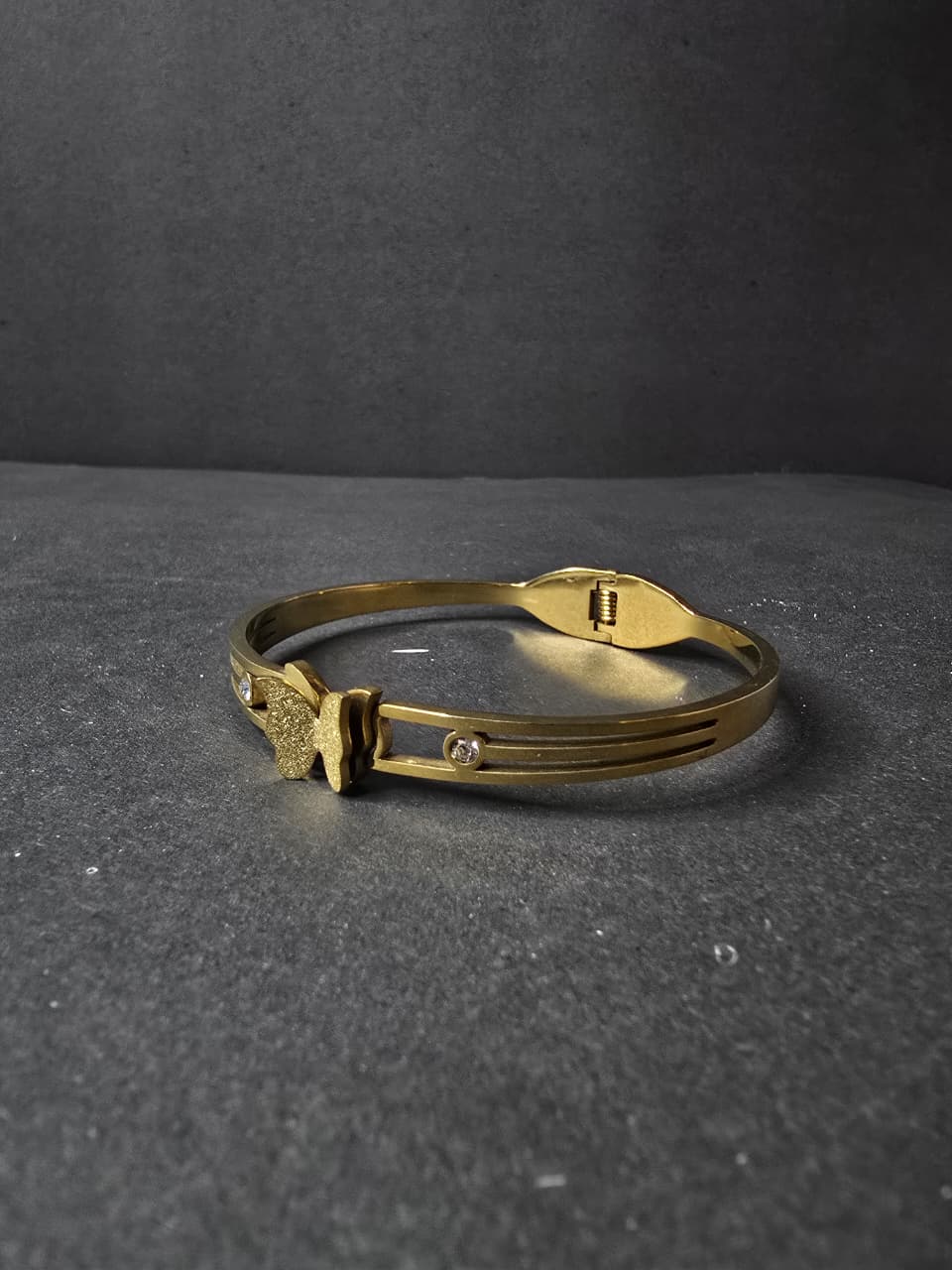 Golden Bracelet for Girls – Elegant Stylish Jewelry