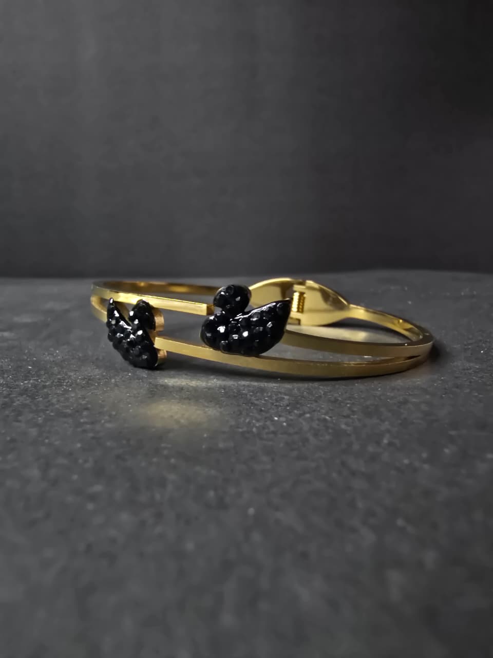Golden & Black Duck Design Bracelet – Stylish Fashion Jewelry for Girls