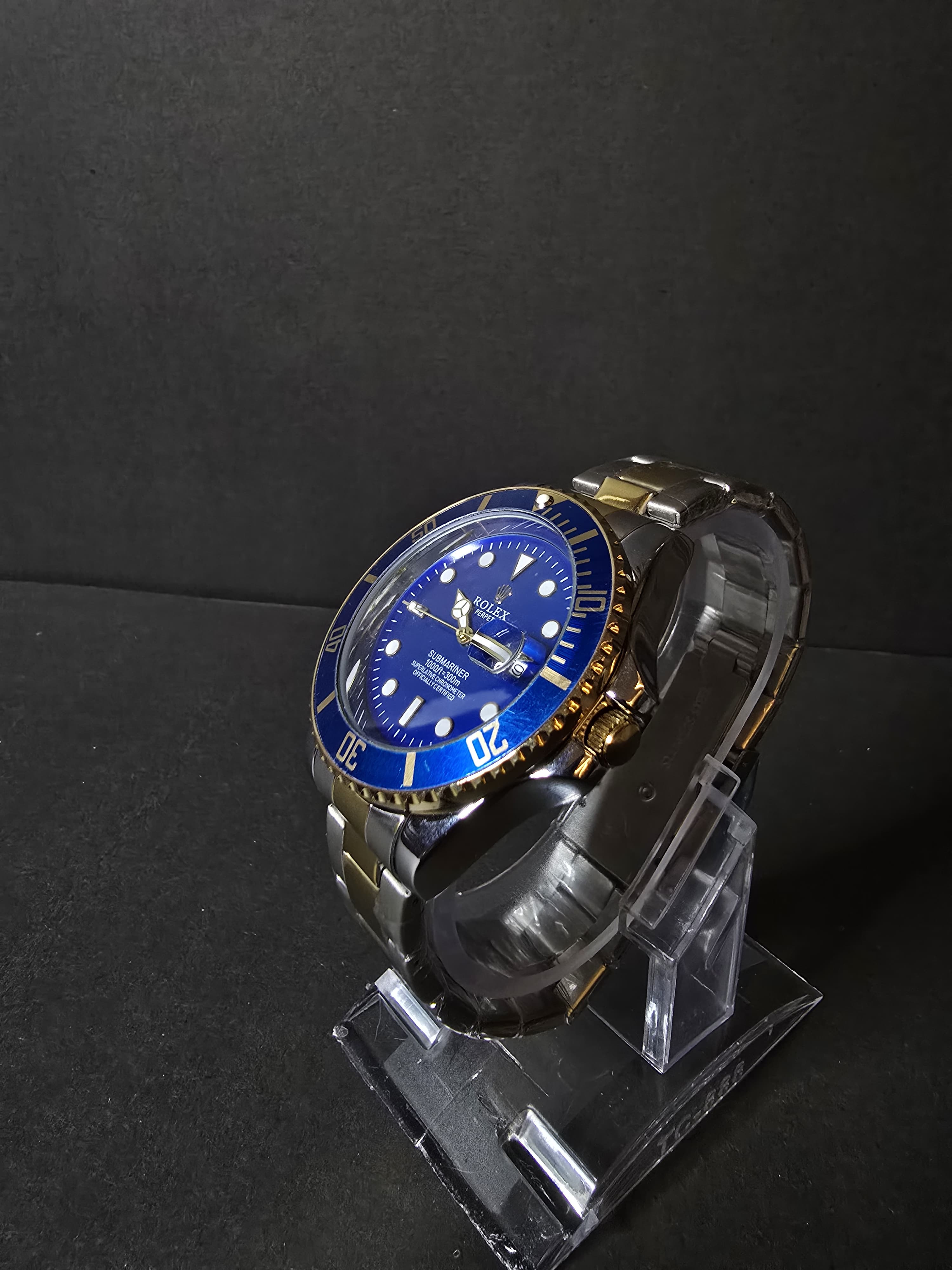 Rolex Blue Dial Watch – Luxury Swiss Timepiece with Elegant Design