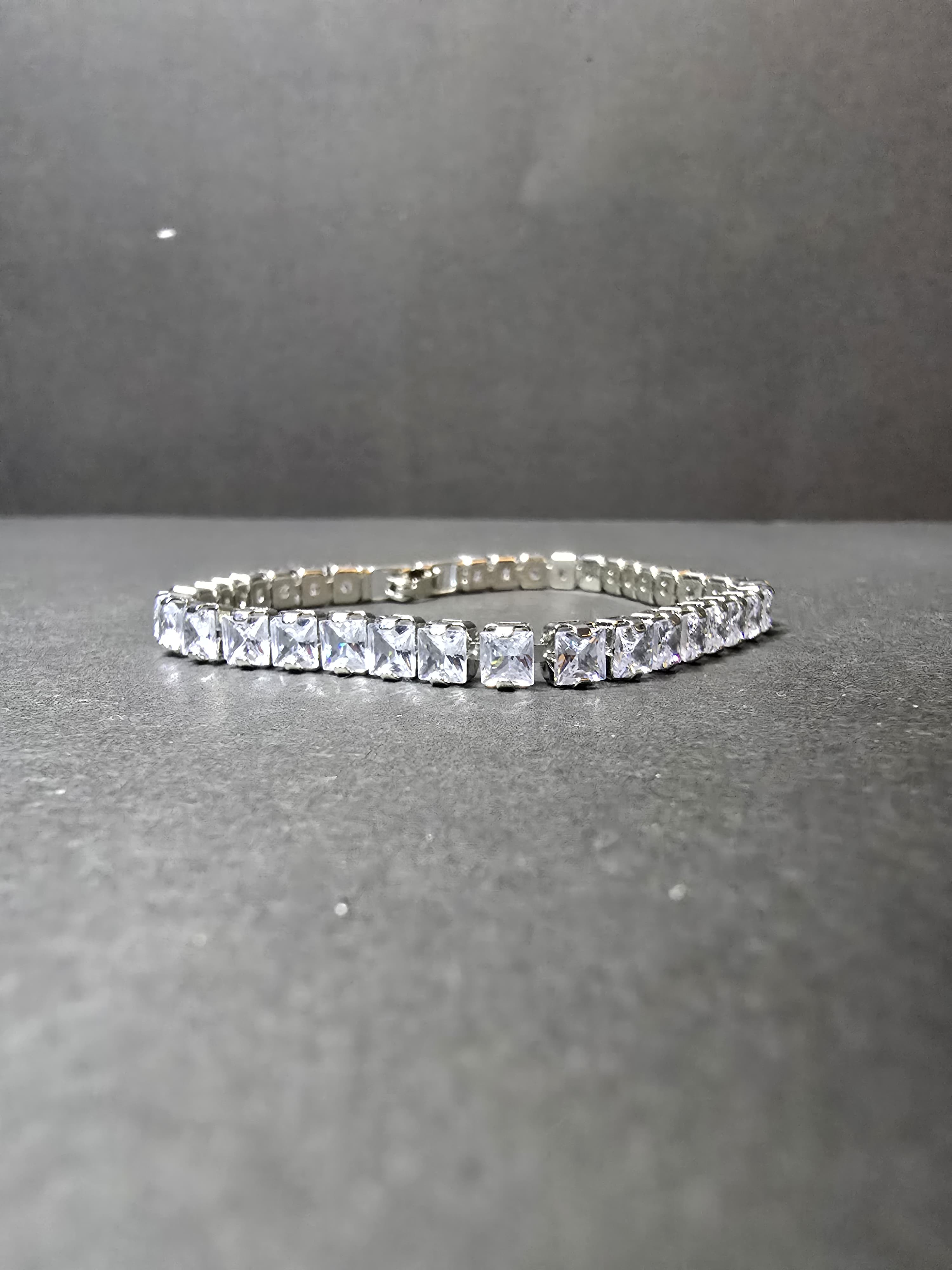 Girls Bracelet with Diamond Cuts – Elegant Sparkling Fashion Jewelry